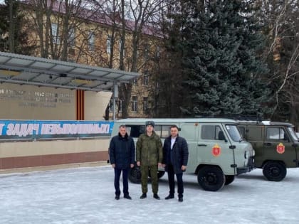 Виктор Дзюба поблагодарил Александра Швыкова и Дмитрия Афоничева за передачу двух новых автомобилей 106-ой гвардейской воздушно-десантной Тульской Краснознаменной ордена Кутузова д
