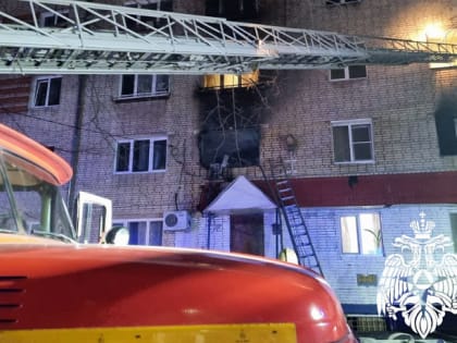 Пожарные спасли десять человек из горящей пятиэтажки на Одоевском шоссе Тулы