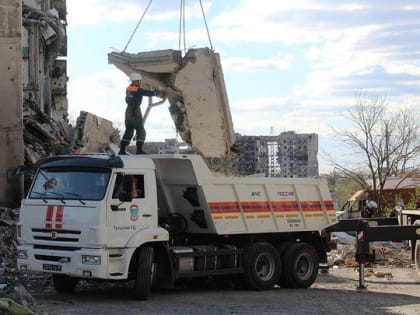 Тульские спасатели проводят аварийно-восстановительные работы в Мариуполе