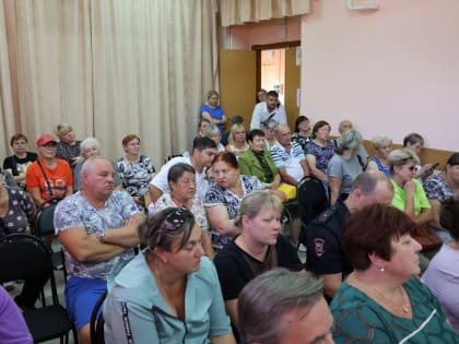 Руслан Бутов провёл встречу с жителями Заводского микрорайона