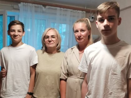 Надежда Козьякова поздравила семью Фониных с Днем семьи, любви и верности