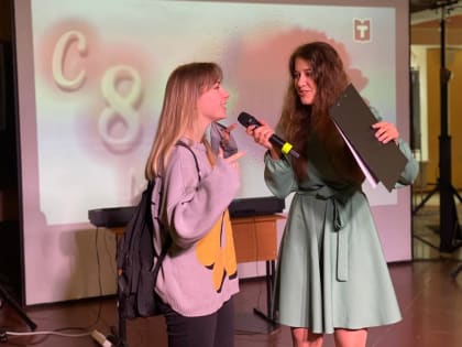 «Дарите женщинам цветы, как нам они улыбки дарят»