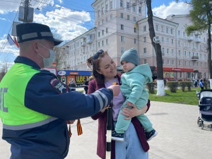 Сотрудники ГИБДД приняли участие в патриотической акции «Георгиевская ленточка»