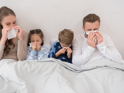 Врач Мясников назвал насморк, ОРВИ и ангину проходящими сами по себе болезнями