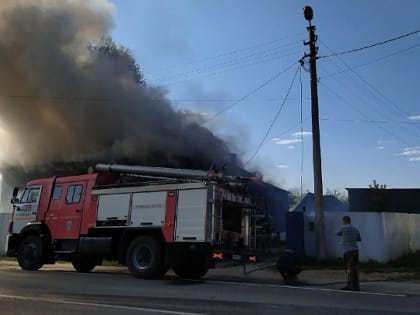 В Алексине на улице Радбужской загорелся жилой дом