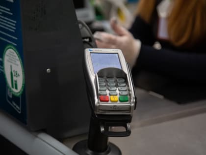Безработный житель Алексина расплатился в магазине чужой картой