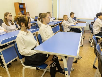 Путин поручил обновить школьные программы по математике и естественным наукам