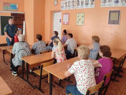 Спасатели продолжают профилактическую работу с населением в Богородицком и Куркинском районах