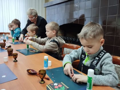 «Золотая хохлома» — в музее поговорили о старинном промысле