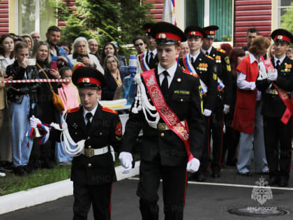 Курсанты Первомайской кадетской школы услышали "последний звонок"