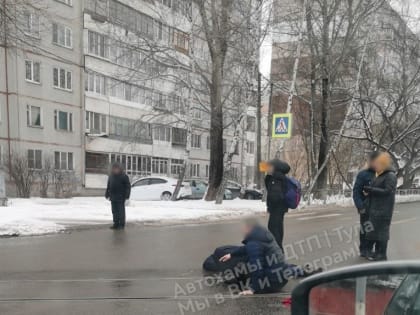 В Туле на перекрестке улиц Кауля и Перекопской два пешехода ринулись под колеса