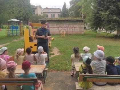 Новомосковские спасатели рассказали дошколятам об основах безопасности
