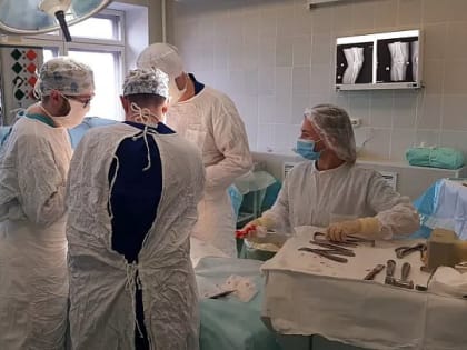 Тульские врачи провели операцию по эндопротезированию с коллегой из федеральной клиники