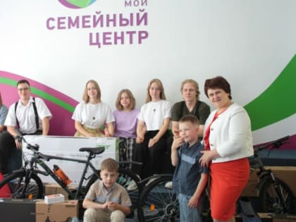 Тульской многодетной семье Дмитрий Миляев передал подарки