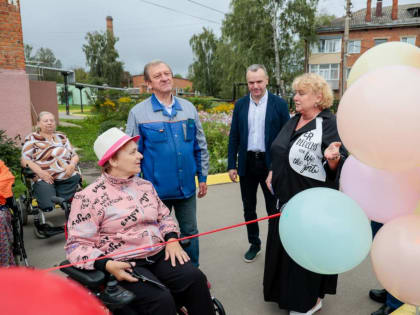 Дмитрий Коженкин помогает в благоустройстве дома-интерната для престарелых и инвалидов