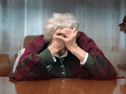 В Туле две пенсионерки лишились больше миллиона рублей, думая, что спасают внучек