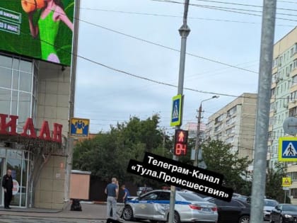 В Туле на улице Ложевой машина ДПС попала в аварию