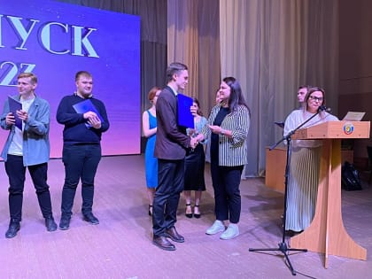 Елена Гребнева вручила выпускникам исторического факультета дипломы об окончании ТГПУ имени Л.Н.Толстого