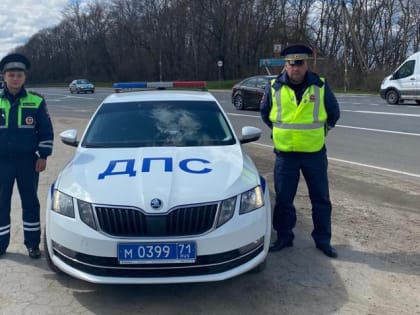 В Тульской области инспекторы ГИБДД помогли спасти ребенка