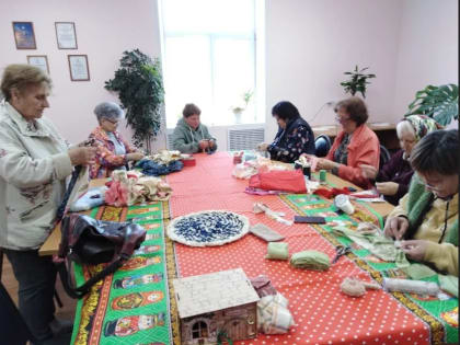 Занятие клубного любительского объединения «Чичковское плетение»