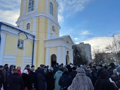 В центре Туле прихожане устроили столпотворение за святой водой