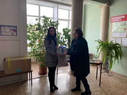 Дарья Герасимова подарила тульской библиотеке новые книги