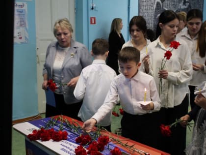 В Новомосковска торжественно открыли очередную «Парту Героя»