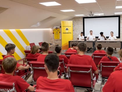 Дети из клубной академии посетили тренировку тульского «Арсенала»