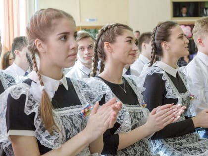 Российским школам рекомендовано провести выпускные и последние звонки в единые дни