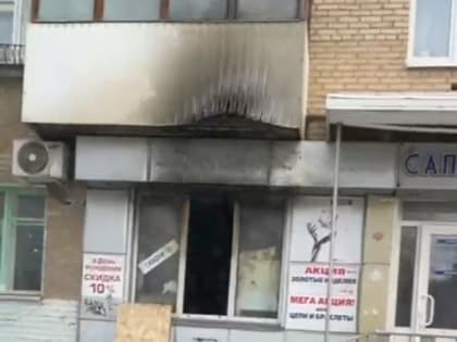 На улице Комсомольской загорелся ювелирный магазин