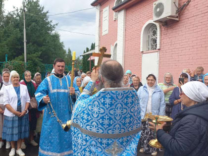 К Пресвятой Богородице с умилением сердец помолимся