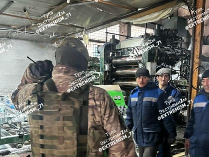 Силовики доставили двоих мигрантов из Средней Азии в военкомат