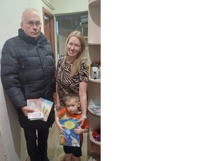 Владимир Суслин передал книги семье военнослужащего и в детскую библиотеку