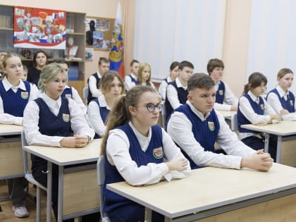 Школьникам Тульской области рассказали о современных героях Отечества