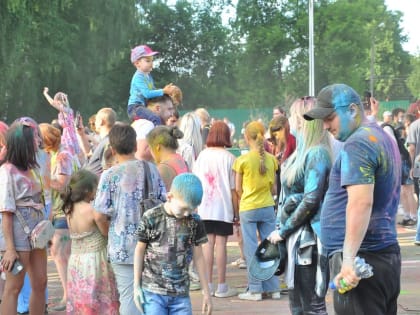 Фестиваль красок прошел в Центральном парке Тулы