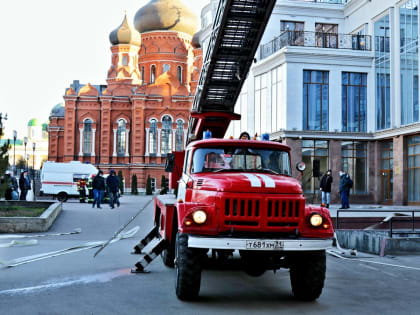 Алексей Дюмин поздравил тульских огнеборцев с профессиональным праздником