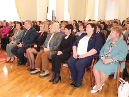 Руководители Тулы поздравили учителей с профессиональным праздником