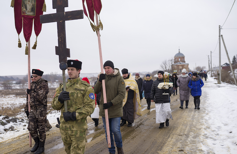 Ситуация в орловке сегодня. ВДВ Тула крещение. Крещение в Якутске. Солдат и Родник.