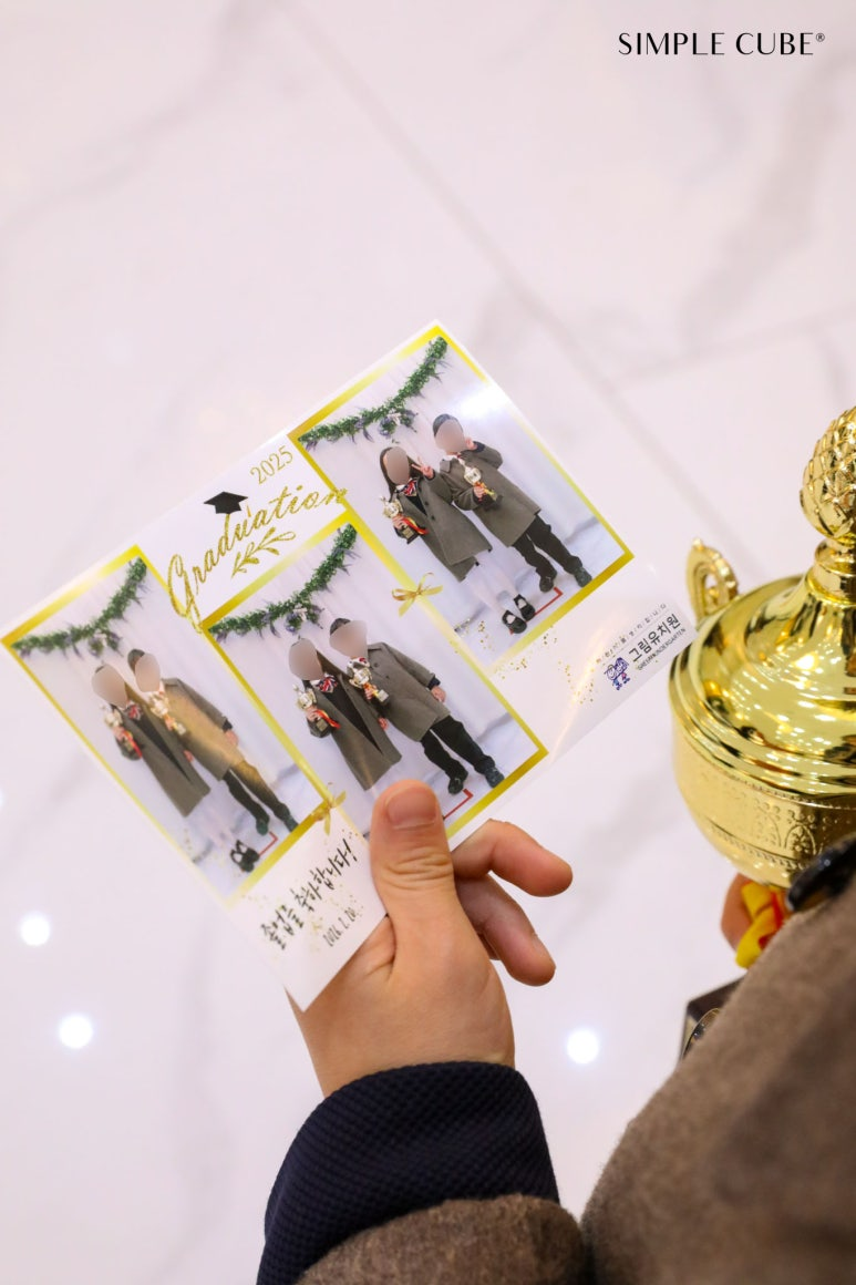 디자인 커스터마이징이 가능한 심플큐브 포토부스대여 서비스