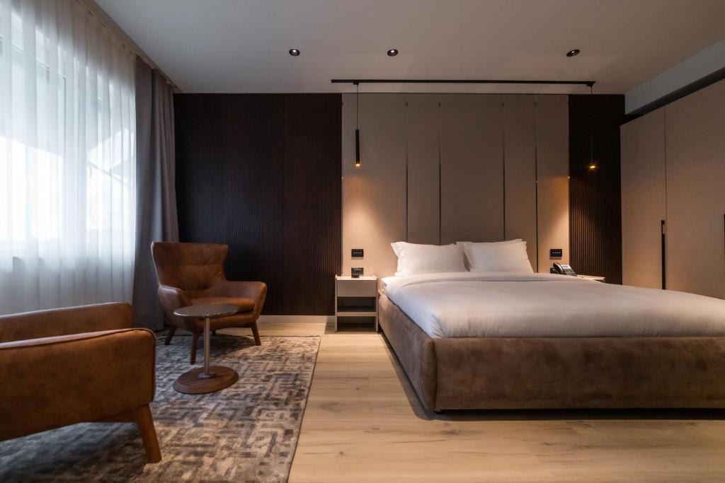 EMERY HOTEL  3