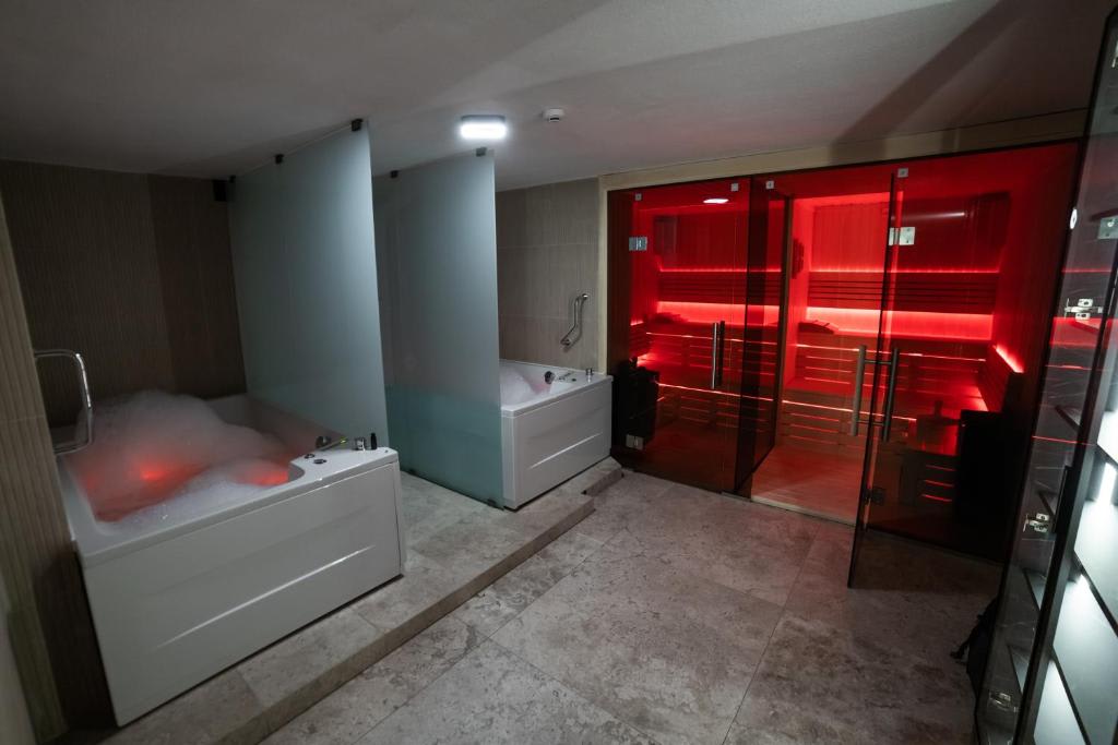 EMERY HOTEL  9