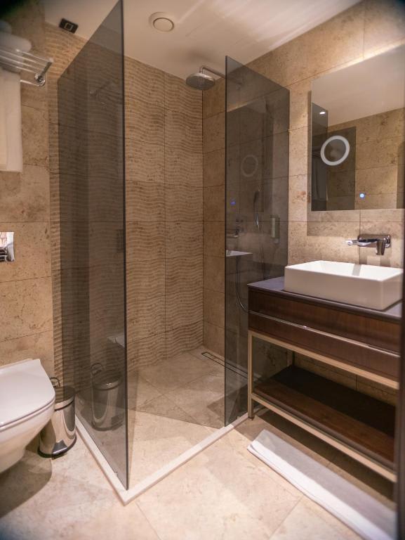 EMERY HOTEL  11