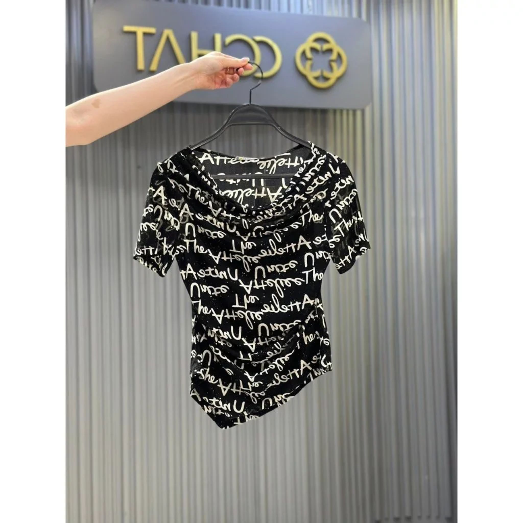 Áo thun lệch vai Josie