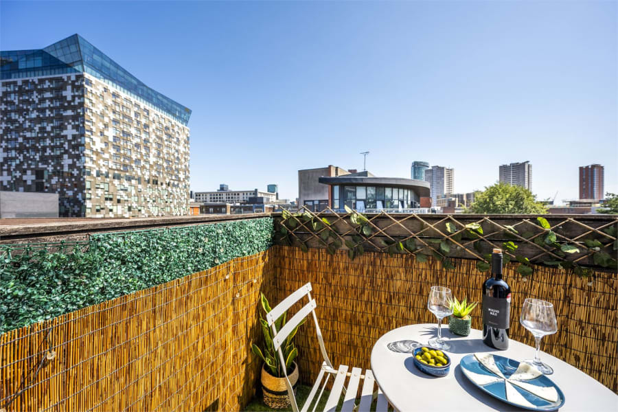 Oasis in the City, photo 1 of 39