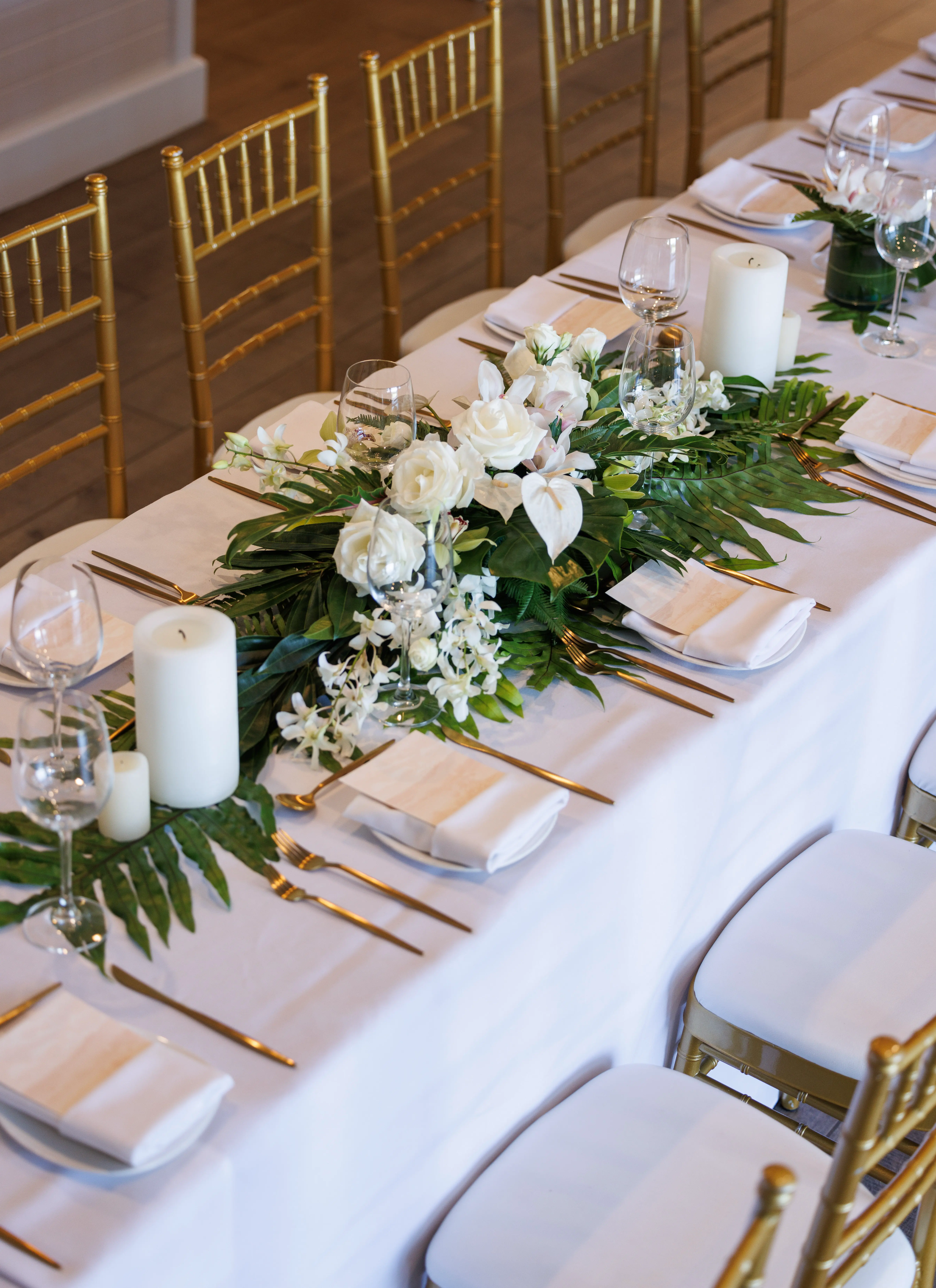 Grand Staircase Foyer - Gallery Image 13