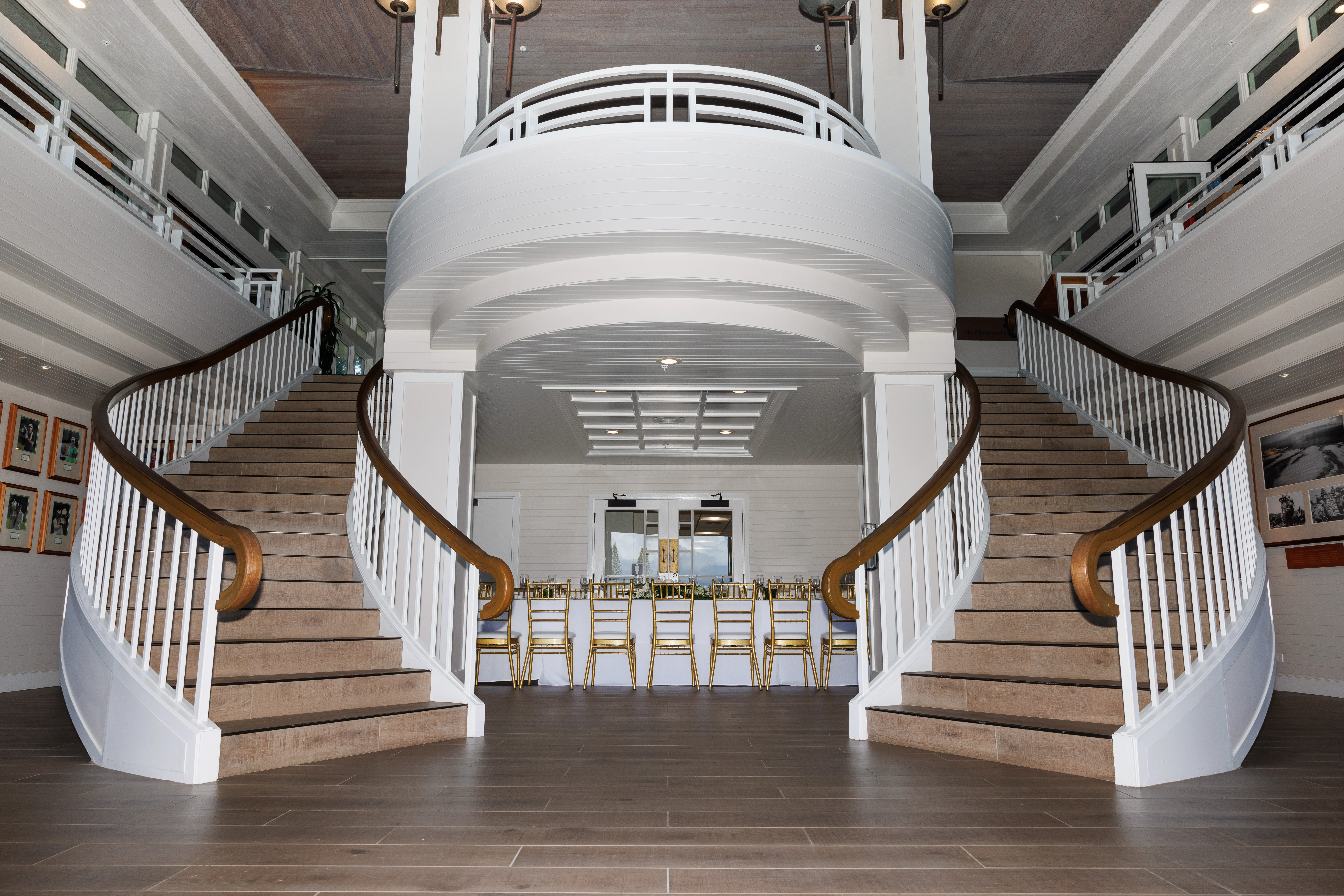 Grand Staircase Foyer - Gallery Image 9