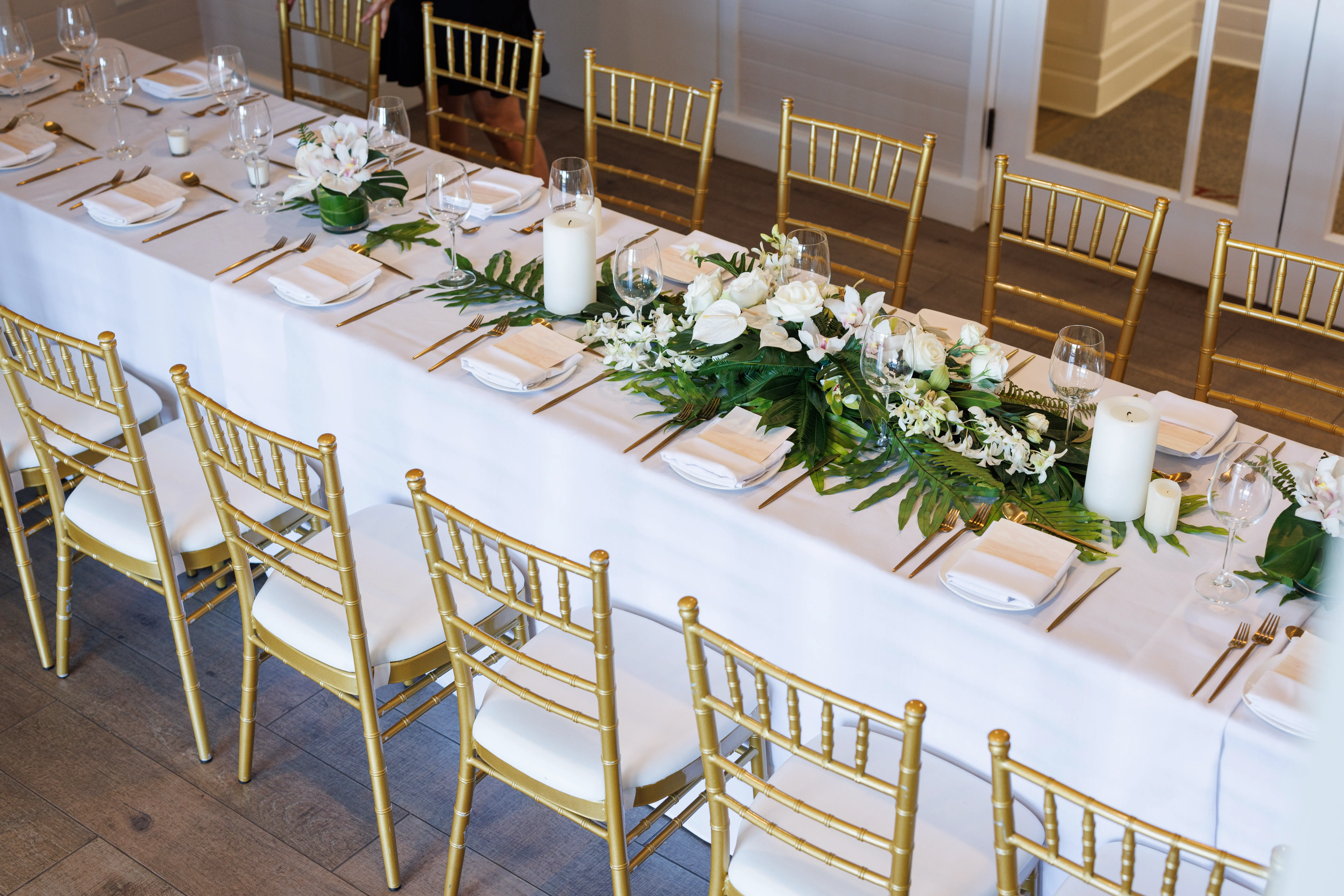 Grand Staircase Foyer - Gallery Image 8