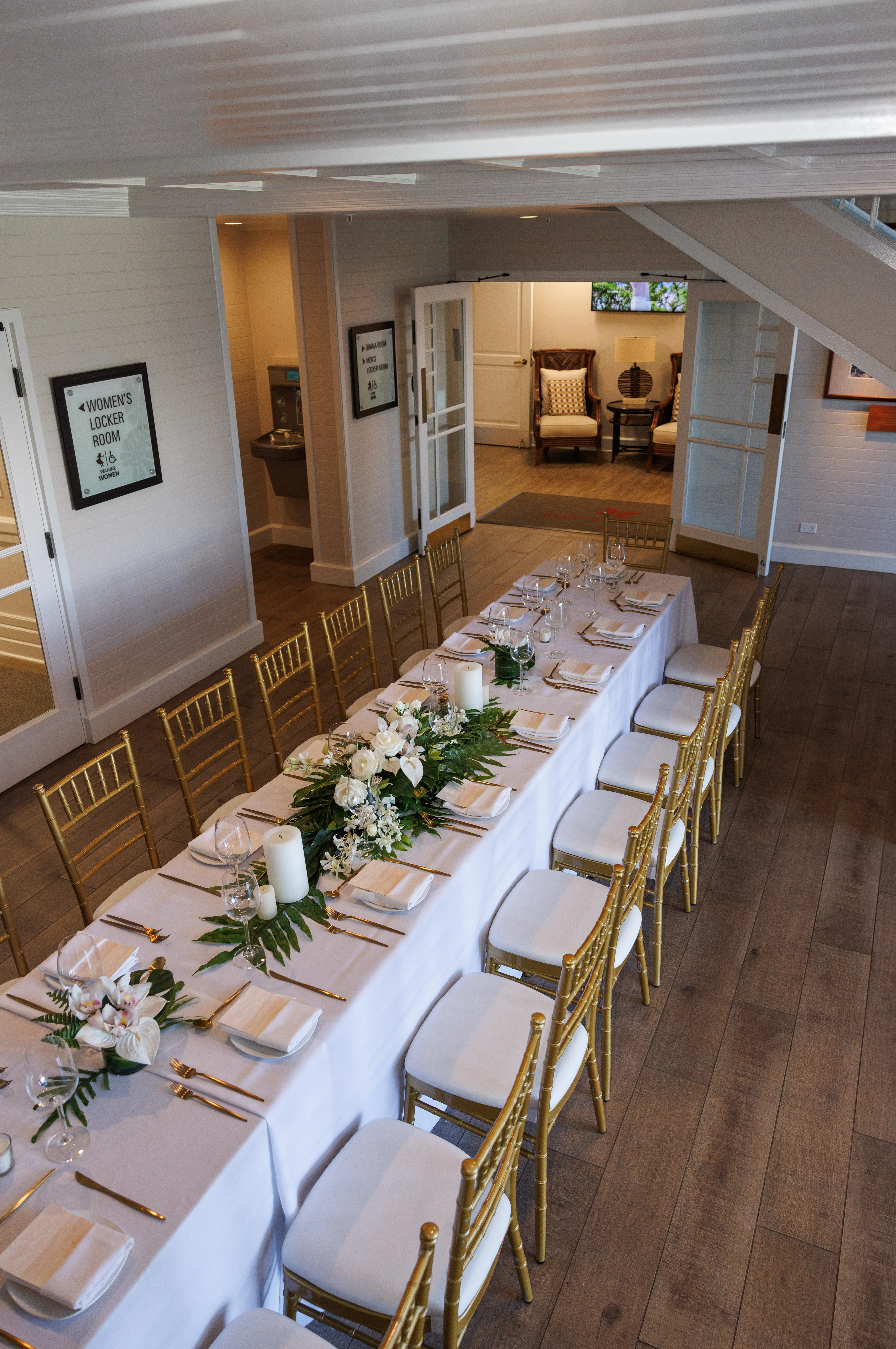 Grand Staircase Foyer - Gallery Image 7