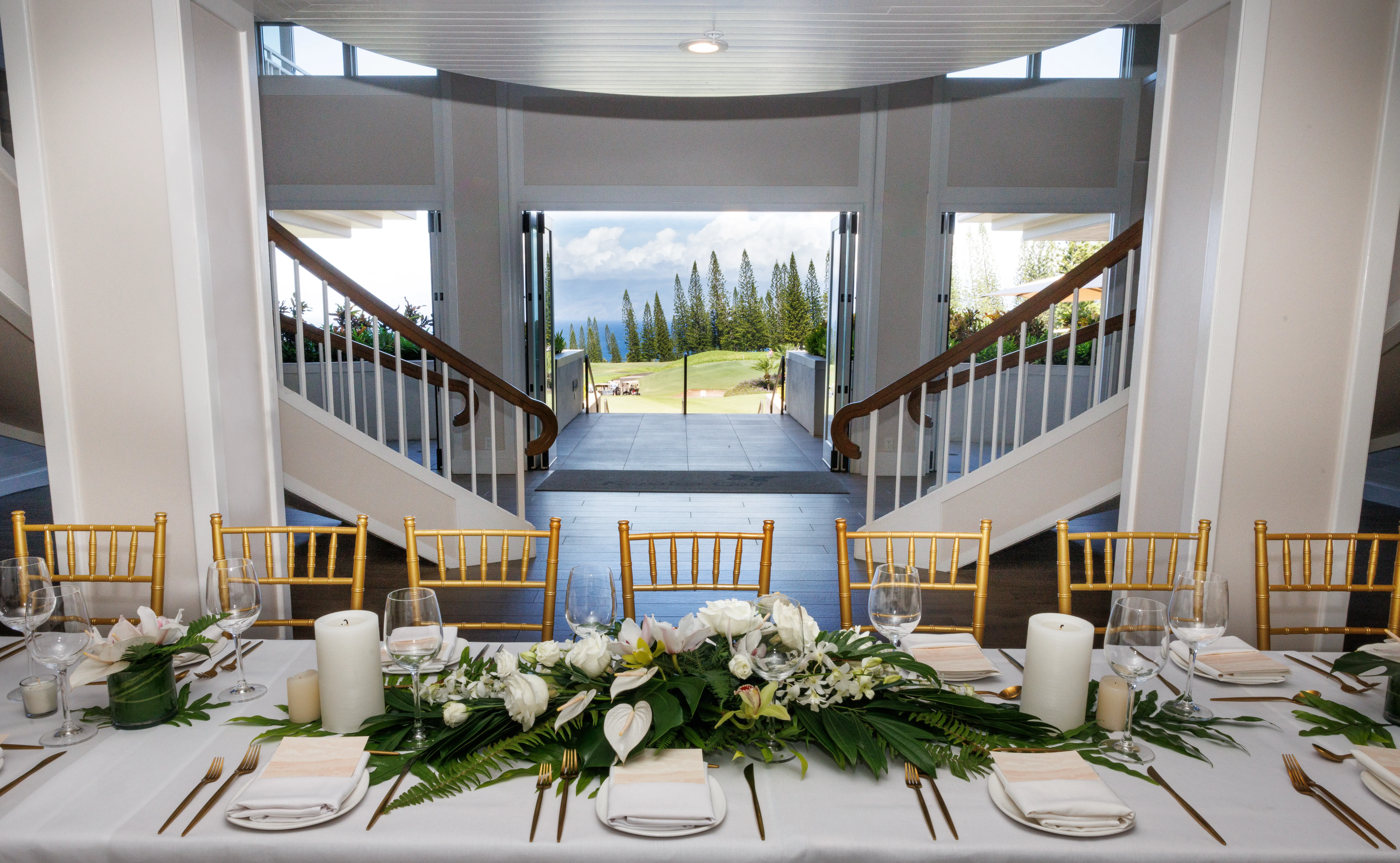 Grand Staircase Foyer - Kristy Taylor Photography 1