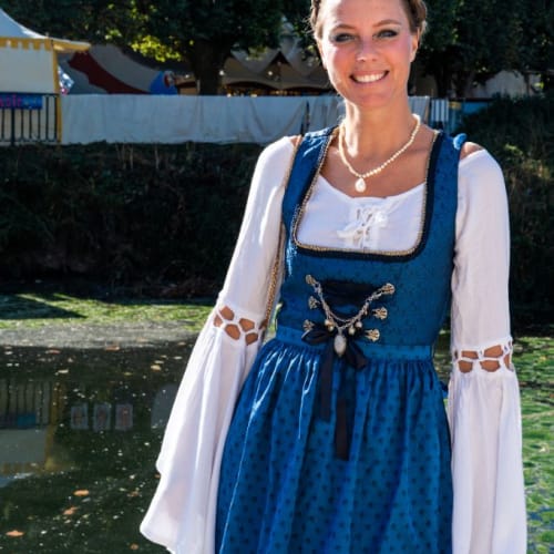 Tisseuse de Laine & Rouet Ancien